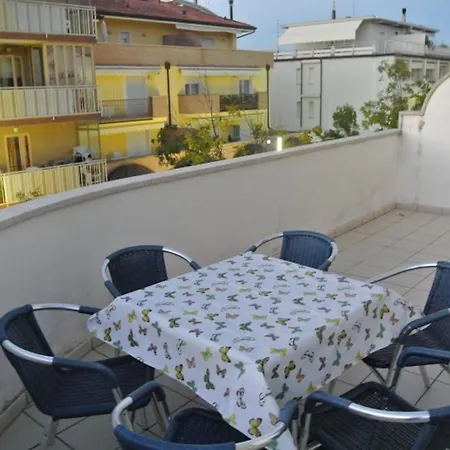 Enjoy Your 200m From The Apartment Lignano Sabbiadoro